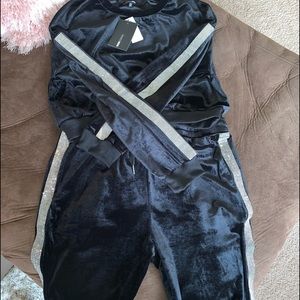Women’s Black velvet pants set XL
